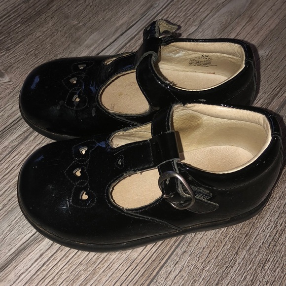 Stride Rite Patent Mary Janes - size 5 - Picture 2 of 3